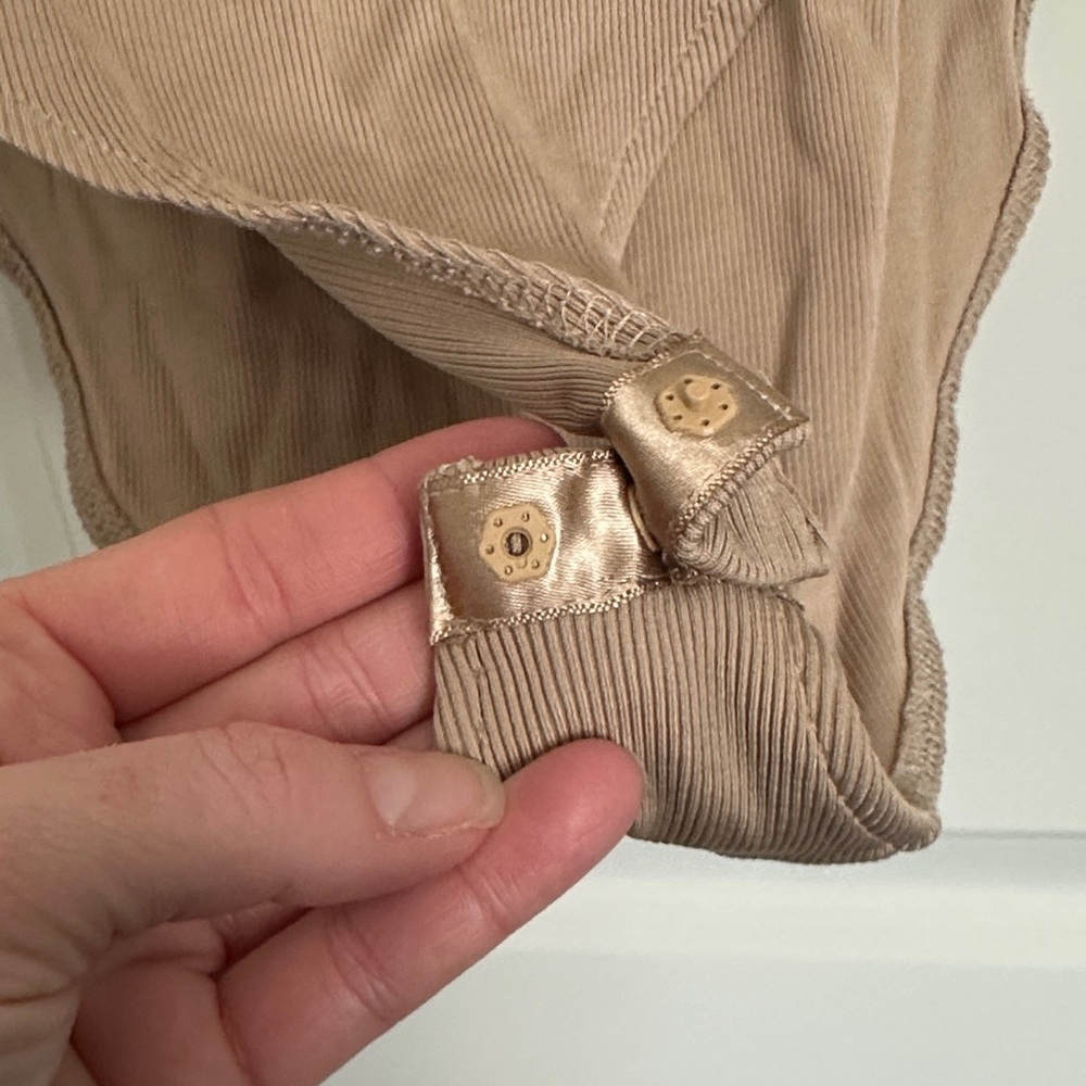 Tan Ribbed bodysuit - Picture 3 of 4